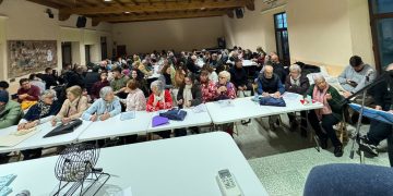 Villancicos populares, un bingo solidario a favor de Aerscyl y chocolate con churros animan el viernes en Mancera de Abajo
