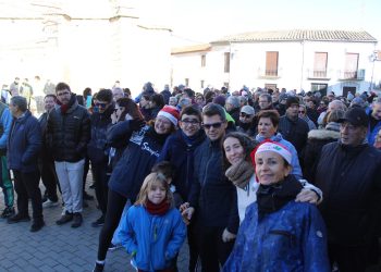 Macotera se vuelca con los pacientes renales en la XIII edición de su tradicional marcha y carrera solidarias en plena Navidad