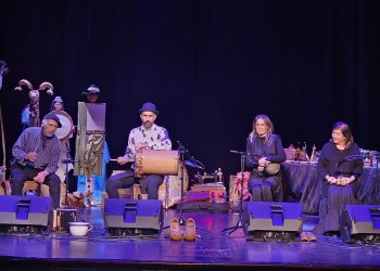 Mayalde llena el Calderón de Peñaranda con sus «Sonidos de la Democracia» en una tarde con historia, tradición y música