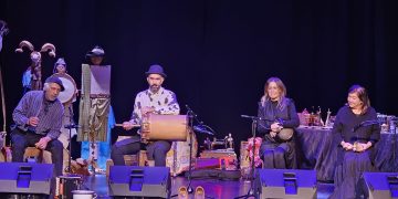 Mayalde llena el Calderón de Peñaranda con sus «Sonidos de la Democracia» en una tarde con historia, tradición y música