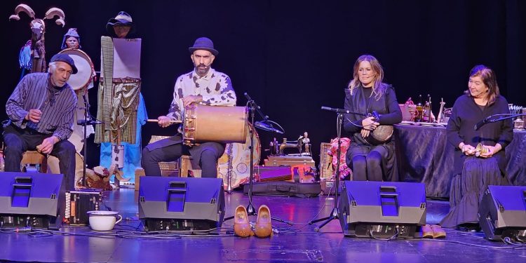 Mayalde llena el Calderón de Peñaranda con sus «Sonidos de la Democracia» en una tarde con historia, tradición y música