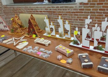 Paradinas de San Juan celebra con éxito su mercadillo navideño y la recaudación se empleará en mejoras para el pueblo