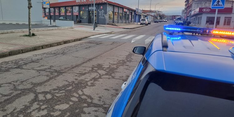 La Policía Local identifica en tiempo récord al conductor que atropelló a un varón de 72 años en Peñaranda y se dio a la fuga