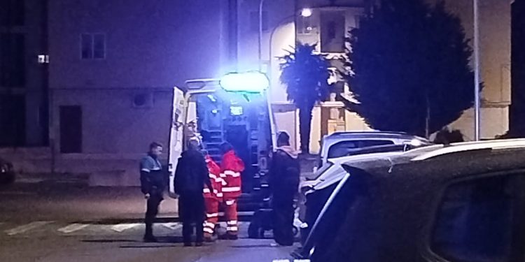 Los servicios de emergencia se movilizan en Peñaranda para atender a un hombre caído en su casa del barrio del Reguero