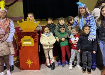 Bóveda del Río Almar vive su cuenta atrás para recibir a los Reyes Magos y deposita las cartas con sus deseos en el Buzón Real
