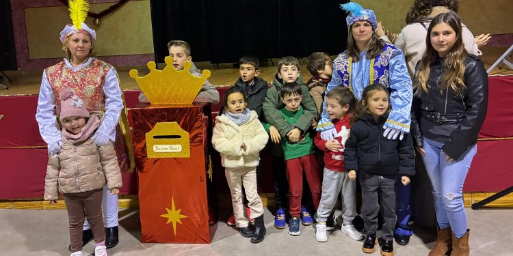 Bóveda del Río Almar vive su cuenta atrás para recibir a los Reyes Magos y deposita las cartas con sus deseos en el Buzón Real