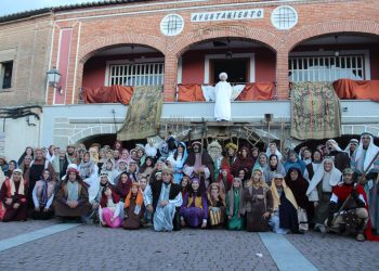Santiago de la Puebla vive su XI Belén Viviente con una gran afluencia de público en una de las citas navideñas más esperadas