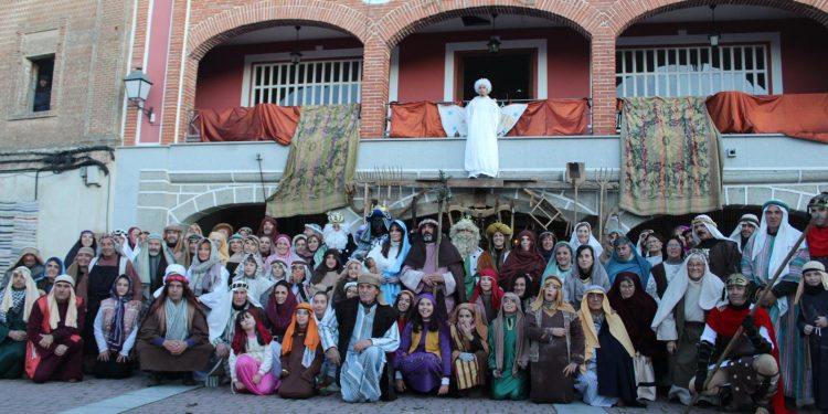 Santiago de la Puebla vive su XI Belén Viviente con una gran afluencia de público en una de las citas navideñas más esperadas