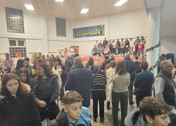 Multitudinaria respuesta al mercadillo navideño de Villoria a beneficio de la asociación contra la esclerosis lateral amiotrófica