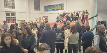 Multitudinaria respuesta al mercadillo navideño de Villoria a beneficio de la asociación contra la esclerosis lateral amiotrófica
