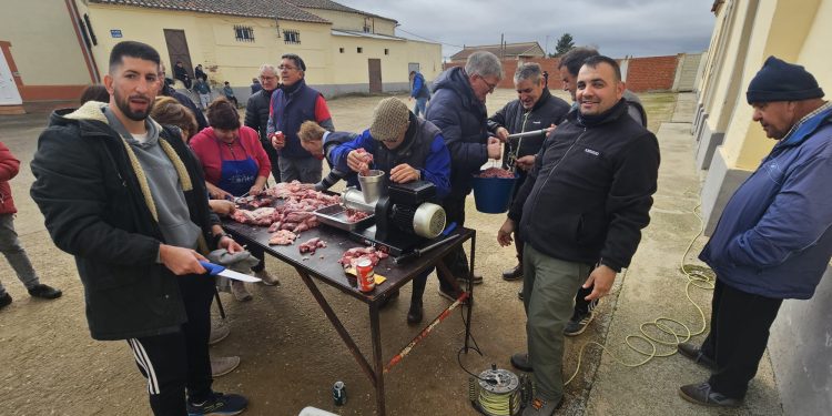 Zorita de la Frontera abre un intenso fin de semana matancero con varias degustaciones populares, música, bingo y magia