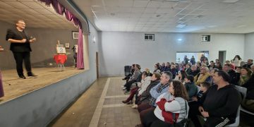 Primera parada del ciclo «Noches mágicas de Navidad» en Zorita de la Frontera con la actuación del mago Juan Francisco Luzón