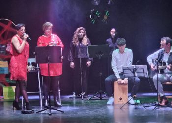 Arena llena el Calderón en Peñaranda con una gala solidaria en la que no faltaron las sorpresas musicales ni grandes ovaciones