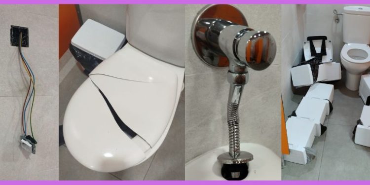 Así han quedado los aseos del parque La Huerta en Peñaranda tras las acciones vandálicas que han obligado a su cierre temporal