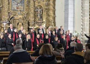 La coral Cal y Canto de Madrigal de las Altas Torres ofrece un recital navideño en la iglesia mudéjar del Salvador de Rágama