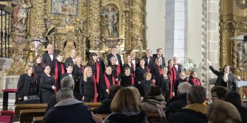 La coral Cal y Canto de Madrigal de las Altas Torres ofrece un recital navideño en la iglesia mudéjar del Salvador de Rágama