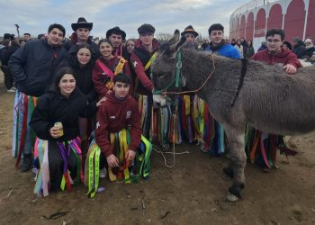 Cantalpino acompaña a los quint@s del 2007 en la tradicional carrera de cintas que han protagonizado una docena de jóvenes