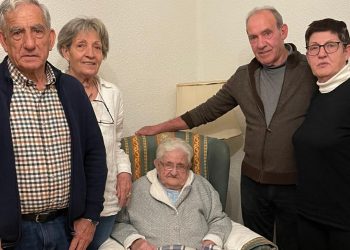 Villaflores celebra el centenario de Juliana Pro Hernández rodeada felizmente de sus cuatro hijos, ocho nietos y nueve bisnietos