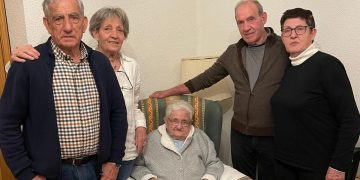 Villaflores celebra el centenario de Juliana Pro Hernández rodeada felizmente de sus cuatro hijos, ocho nietos y nueve bisnietos