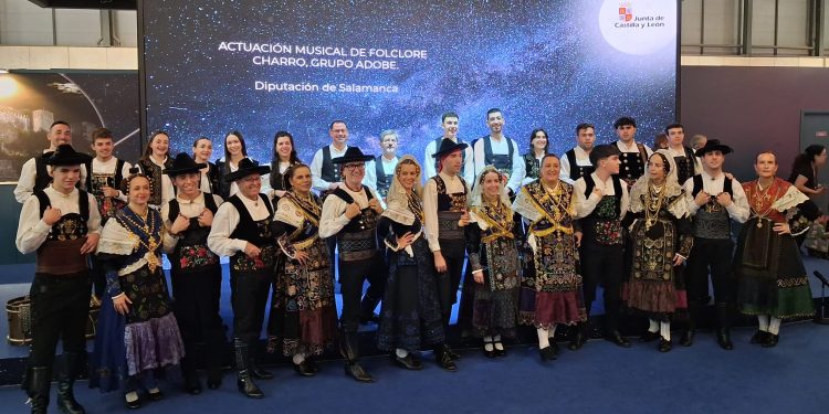 Surco y Adobe brillan en FITUR poniendo en valor la riqueza del folclore charro en las comarcas de Peñaranda y de Las Villas