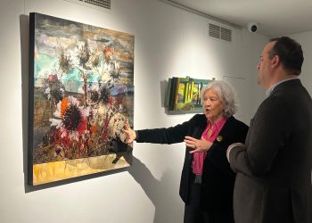 La artista alaraceña Marina Gómez expone su obra pictórica en la Torre de los Anaya de la capital salmantina hasta el 1 de marzo