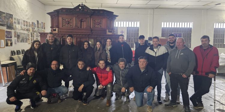 La cofradía de los Nazarenos celebra la «igualá» de costaleros y nuevos aspirantes e inicia la cuenta atrás para la Semana Santa