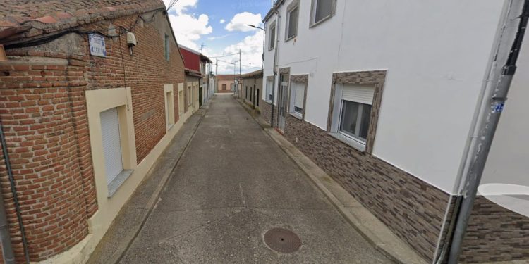 Violento asalto en Palaciosrubios: dos individuos amordazan y dan una paliza en su vivienda a una mujer de 71 años para robarla