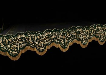 La Esperanza lucirá terminadas las bambalinas del palio en la Semana Santa de Peñaranda con el bordado interior y exterior