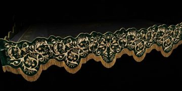 La Esperanza lucirá terminadas las bambalinas del palio en la Semana Santa de Peñaranda con el bordado interior y exterior