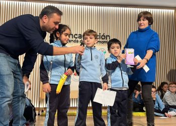 El colegio La Encarnación celebra en Peñaranda el Día Escolar de la No violencia y la Paz reuniendo a alumnos, profesores y familias