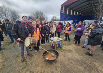 Peñarandilla disfruta de la Fiesta de la Matanza Tradicional con música, degustaciones y un gran ambiente junto al frontón