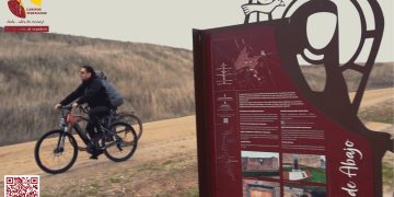 La Ruta Teresiana «De la Cuna al Sepulcro» presenta su campaña en bicicleta eléctrica en la Feria Internacional de Turismo FITUR