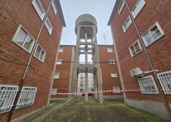 Cortado en Peñaranda uno de los pasos entre Arapiles y Carlos I por la caída de varios cascotes de un antiguo depósito de agua