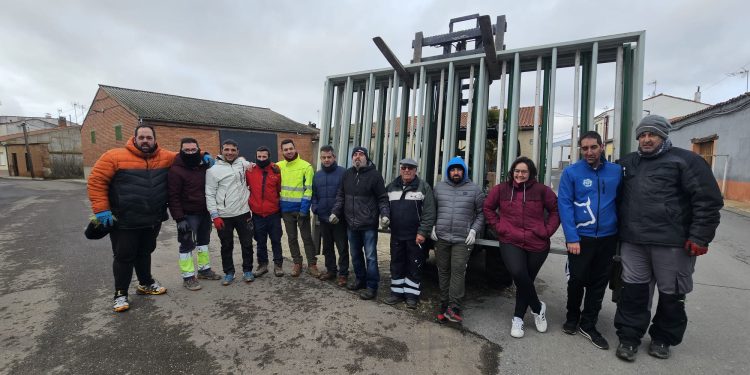 Babilafuente prepara ya la VI edición del Toro de San Blas con la colocación de las talanqueras en todo el recorrido urbano