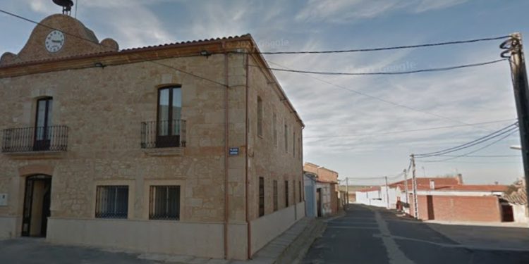 Los ladrones de cobre actúan en Villar de Gallimazo y se llevan un total de 240 metros del alumbrado público de la localidad