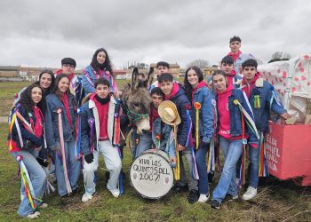 Villoria acompaña a los quint@s del 2007 en su fiesta donde no ha faltado la carrera de cintas en burro en el camino de San Benito