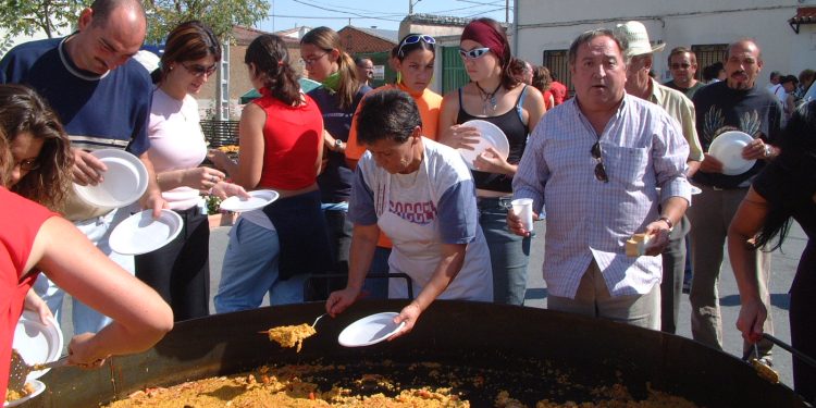 España despide al emblemático humorista Fernando Esteso: así fue su visita a Poveda de las Cintas en las fiestas del año 2004