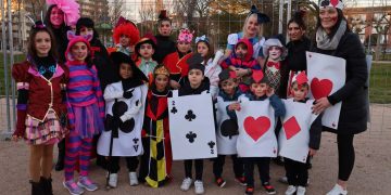 Peñaranda vive su apoteosis carnavalera con una gran desfile que llena las calles y plazas de alegría, ilusión, colorido y público