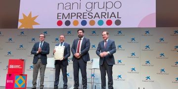 Rubén Hernández, CEO de Grupo Nani Empresarial, recibe en Madrid el Premio Magna Cum Laude a la Excelencia Empresarial