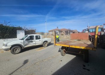 Un varón de 70 años resulta herido en Alaraz en una colisión entre un vehículo y un tractor en la entrada desde Pedraza de Alba