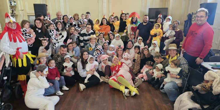 El «Gloria Fuertes» estrena el Carnaval infantil en Peñaranda con una fiesta en el centro social inspirada en una «animalada»