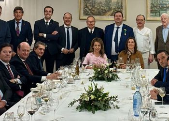 Las Cabañas acoge la comida homenaje a Benjamín Crespo por la Medalla al Mérito otorgada por la Cámara de Comercio