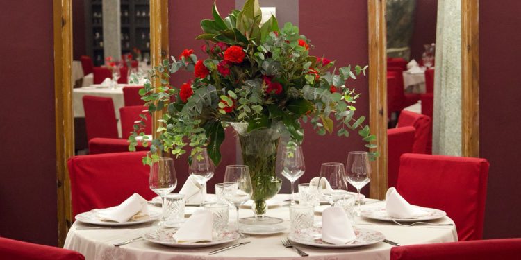 Las Cabañas celebra San Valentín el sábado día 14 con una cena para deleitar el paladar y un baile con Dj para cerrar la velada