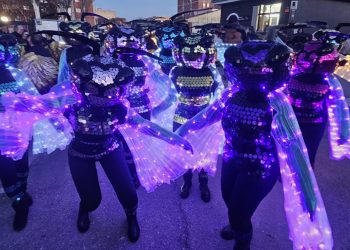 Peñaranda vive su apoteosis carnavalera con una gran desfile que llena las calles y plazas de alegría, ilusión, colorido y público