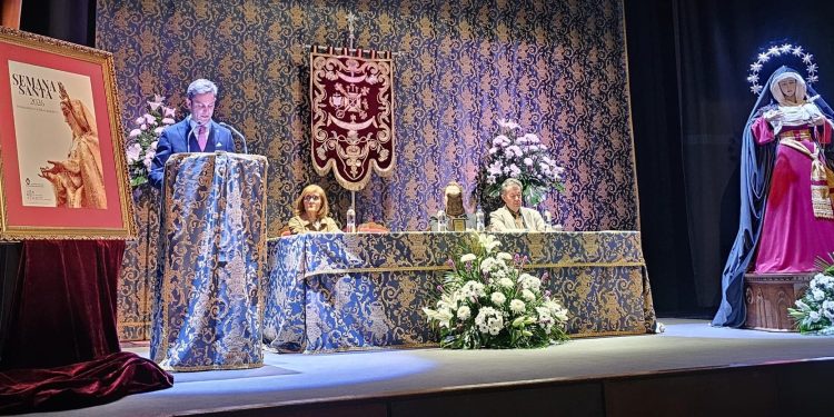 Sergio García Saseta presenta el cartel de la Semana Santa en Peñaranda: «Algunos quizá solo veréis a la Virgen de la Soledad, pero está todo Peñaranda, toda vuestra historia»