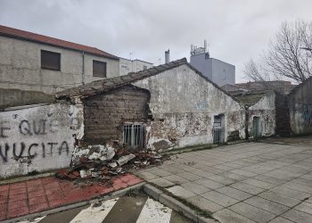 Lluvias y vientos agravan el estado de numerosos inmuebles en Peñaranda con caída de cascotes y desprendimientos en fachadas