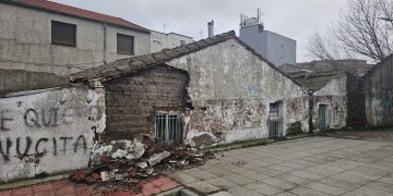 Lluvias y vientos agravan el estado de numerosos inmuebles en Peñaranda con caída de cascotes y desprendimientos en fachadas