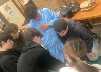 Alumnos del CEO Miguel Delibes de Macotera aprenden primeros auxilios en un nuevo taller organizado desde el centro de salud