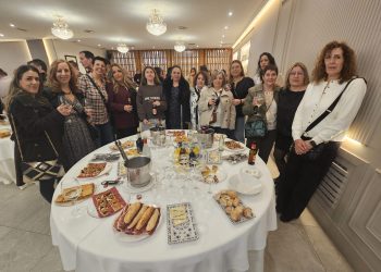 La gran familia de Dulca comparte un ágape en Las Cabañas y un brindis por los importantes retos de futuro que están por llegar