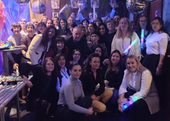 Félix Ramos Dosuna celebra su jubilación junto a sus compañeros de la residencia de mayores San Pedro Advíncula en una fiesta